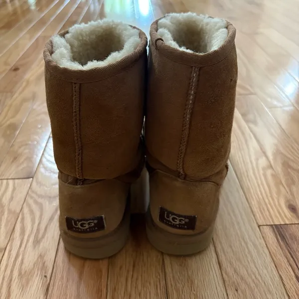 UGG boots, lightly worn Size 6W - Image 6