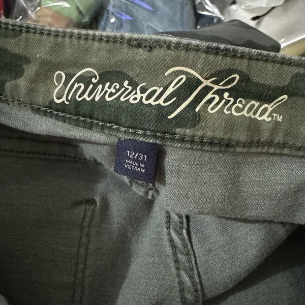 Universal Thread Camo Skinny Crop Jeans Women’s 14/31 High Rise Camouflage - Image 3
