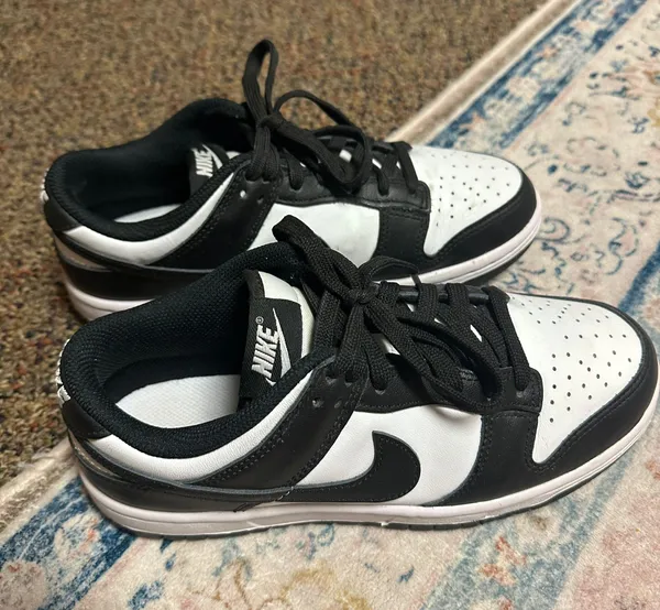 Nike 6.5 Women's  Dunks - Image 2