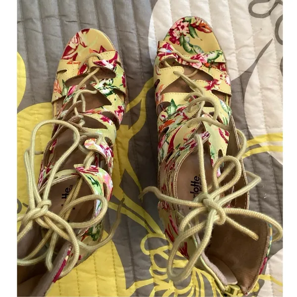 Charlotte Russe Yellow Floral Strappy Lace-Up Platform Wedge Sandals Sz 9 - Image 5