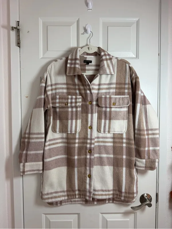 Banana Republic Beige and Cream Plaid Utility Shacket - Image 3
