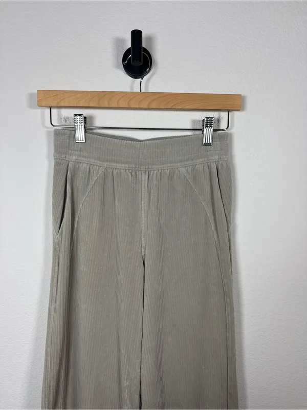 Lululemon Scuba Mid-Rise Wide-Leg Pant Velvet Cord Riverstone Size 2 - Image 8
