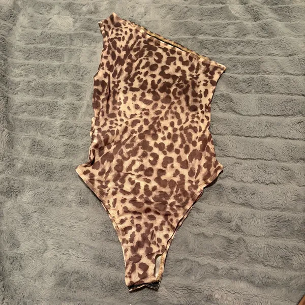 SheIn Leopard Print One Shoulder Bodysuit Mesh Stretch Ruched Medium - Image 3