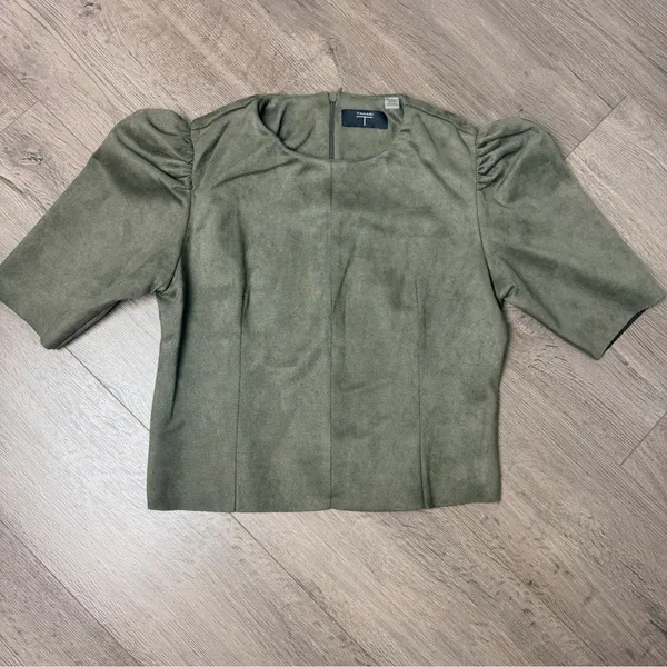 Tahari Faux Leather Suede Puff Sleeve Cropped Blouse Olive Short Sleeve Zip LRG - Image 3