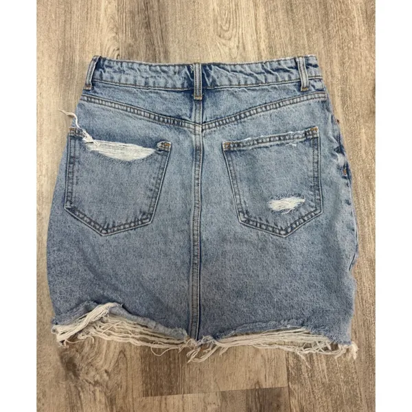 Zara Denim Mini Skirt Medium‎ M Light Wash Distressed Ripped Raw Hem Womens - Image 3