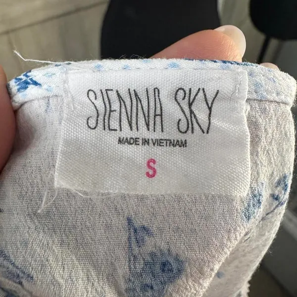 Sienna Sky Blue Floral Lace Tie-Front Top - Small - Image 5