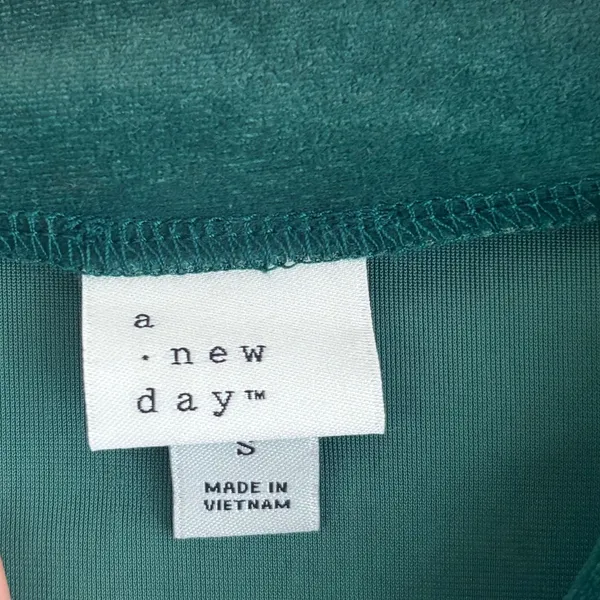 A New Day Sleeveless Dark Green Velvet Dress - Image 4
