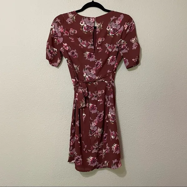 ASTR The Label Maroon Floral Wrap Front Mini Dress Womens XS Fall Boho Ruched - Image 10