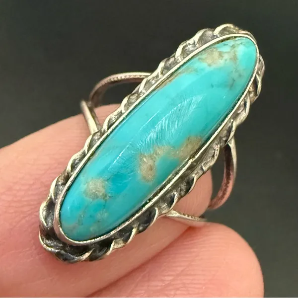 Vintage Unsigned Handcrafted Sterling Silver Oval Turquoise Ring Size 4 4g. - Image 5