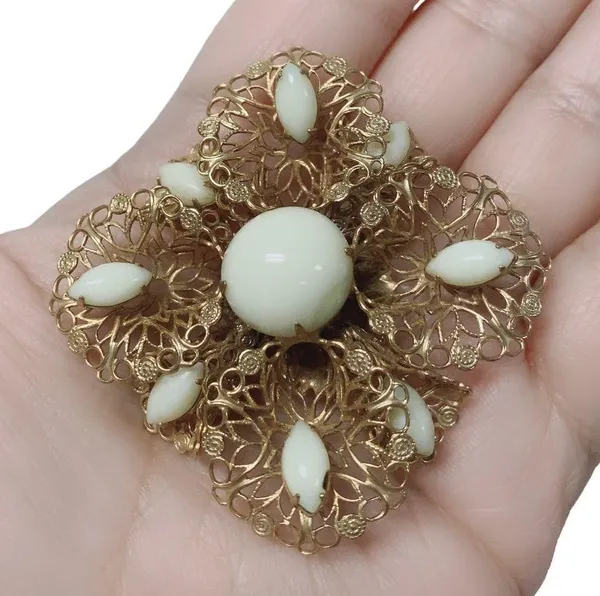 Vintage MCM Filigree Milk Glass? Goldtone Pin Brooch- FLAWED - Image 5