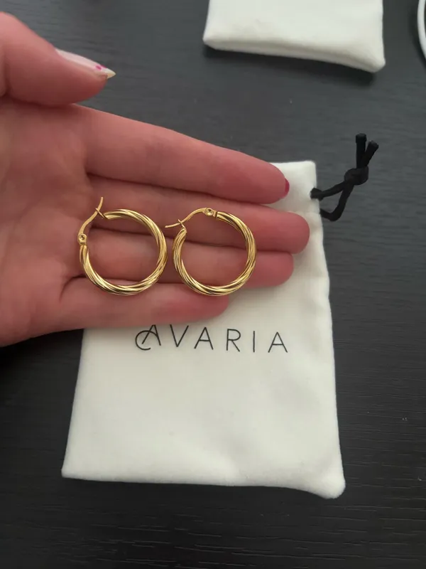 Avaria gold twist hoop earrings - Image 3
