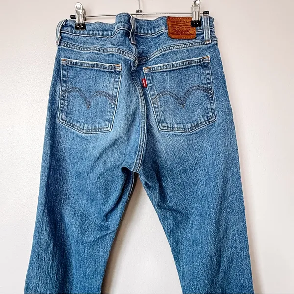 Levis Wedgie High Rise Button Fly Ripped Knees Medium Wash Size 28 - Image 5
