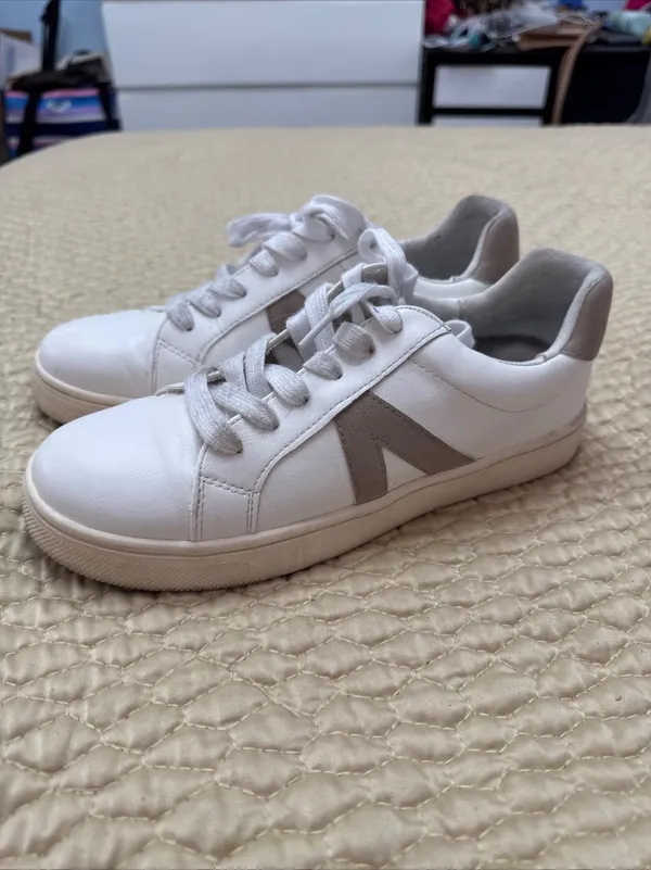 Share Women’s Mia Italia Low Top Sneaker Shoes Sz 8M White & Cream - Image 5