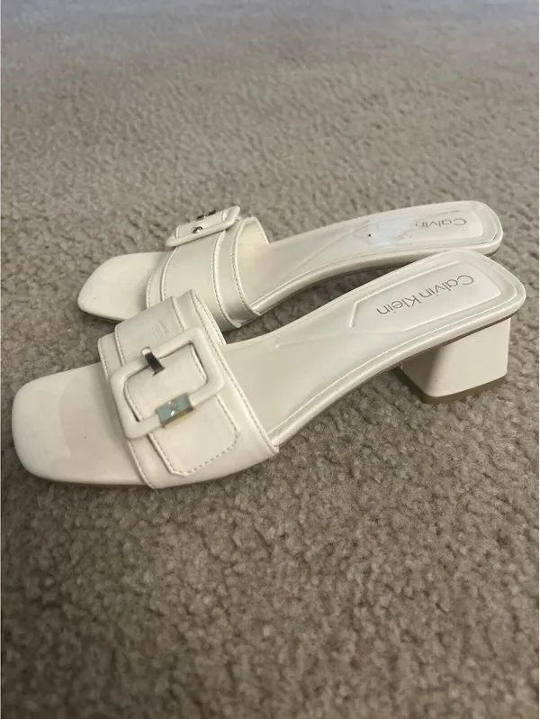 M313 sandals woman size 8m 8 m small heel - Image 2