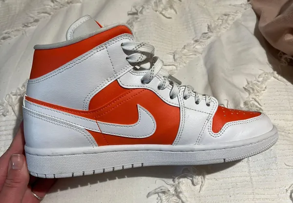 Jordan Air  1 Mid - Image 2