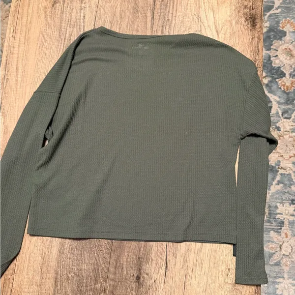 Hollister Olive Green Waffle Knit Crop Top Size Small Long Sleeve - Image 2