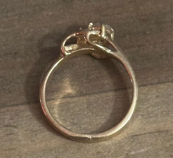Vintage Simulated Diamond Flower Ring Gold - Image 4