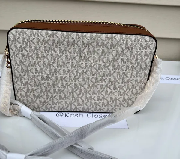 MK JST LG EW Crossbody Signature - Vanilla - Image 4