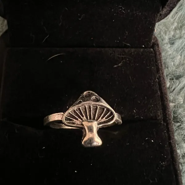 Women’s Stainless Steel Silver Ring Size 7 - Image 2