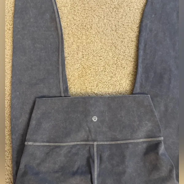 Lululemon leggings, cloud, gray, size 6 - Image 3