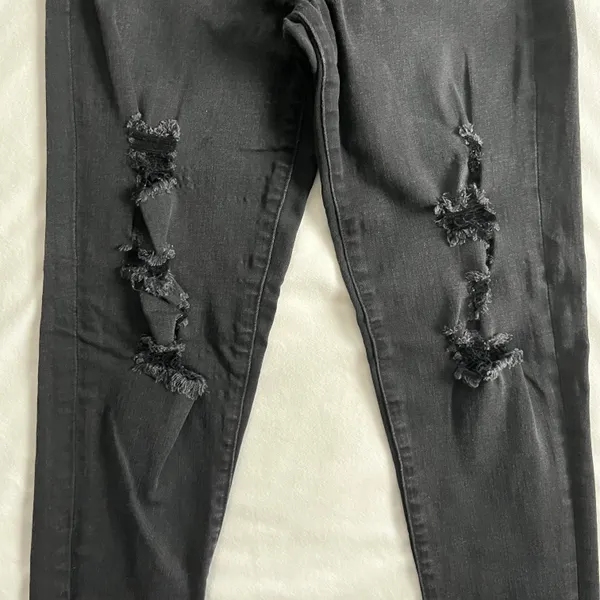 KanCan black distressed skinny jeans (26) - Image 4