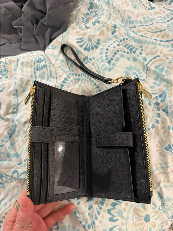 Michael Kors Wallet Wristlet - Image 3