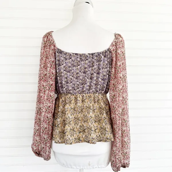 Buckle Floral Chiffon Keyhole Top Size Medium - Image 5