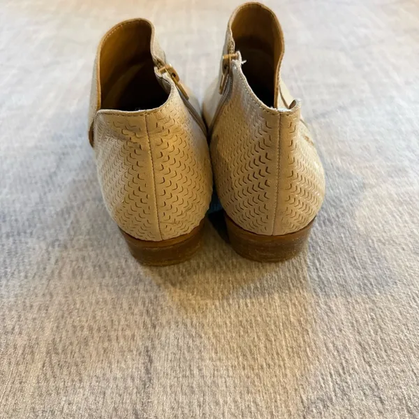 Lucky Brand Cream Western Ankle Booties Low Heel Women’s Size 10 - Image 4