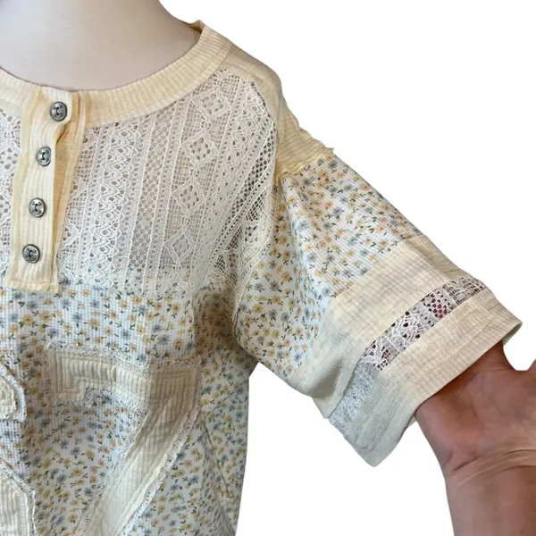 POL Number Floral Crochet Button Detail Half Sleeve Top - Image 5