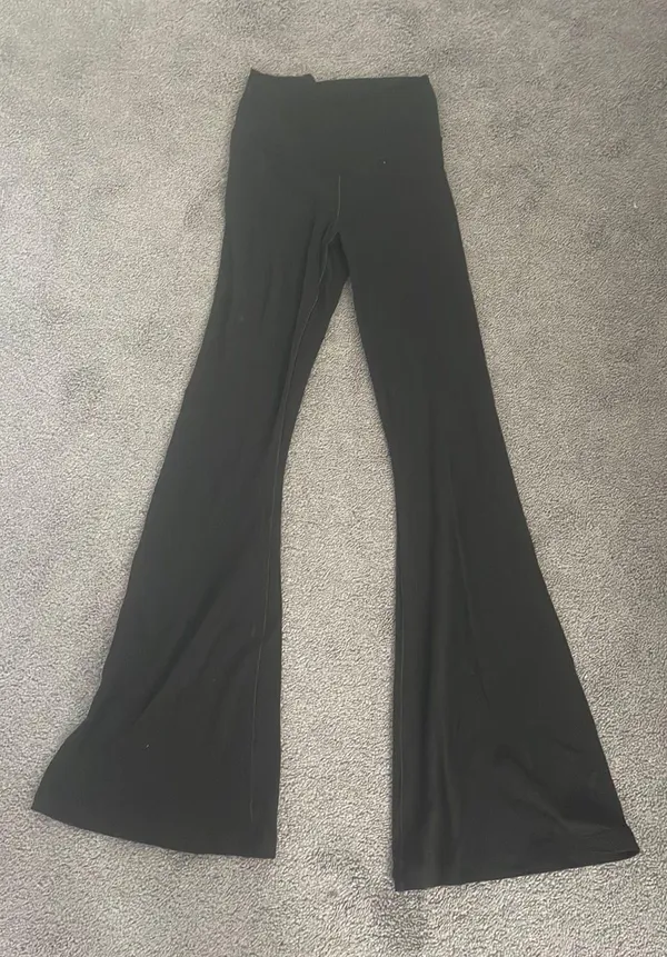 High waisted Crossover Flare Leggings - Image 3