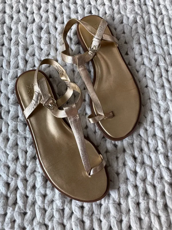 Naturalizer Gold Fifi Toe Loop Flat Sandal, size 7 - Image 6