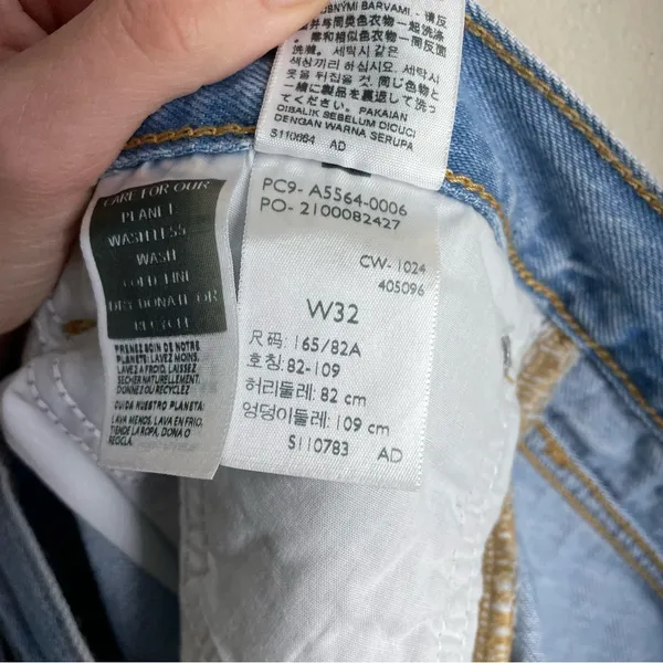 Levi’s 80s Mom Shorts High Rise Cuffed Denim Light Wash Size 32 - Image 14
