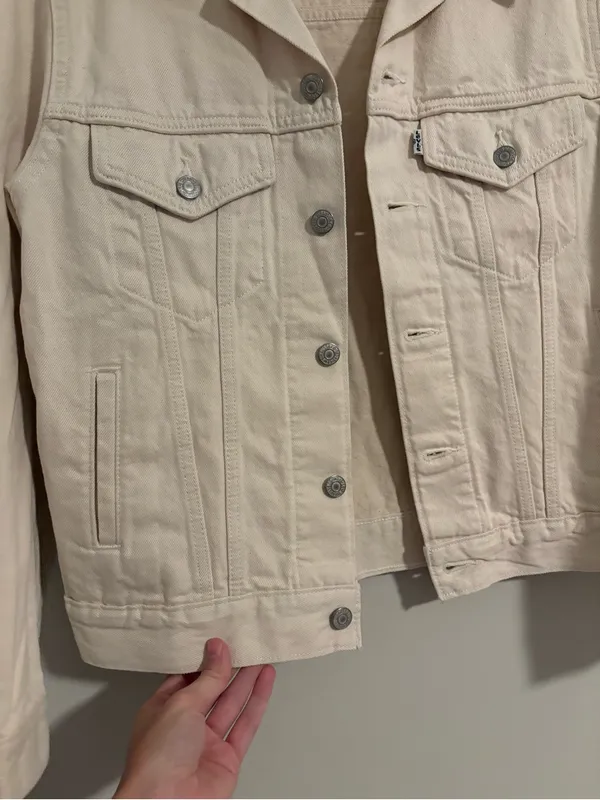 Levi’s Cream Trucker Denim Jacket size Small White - Image 4