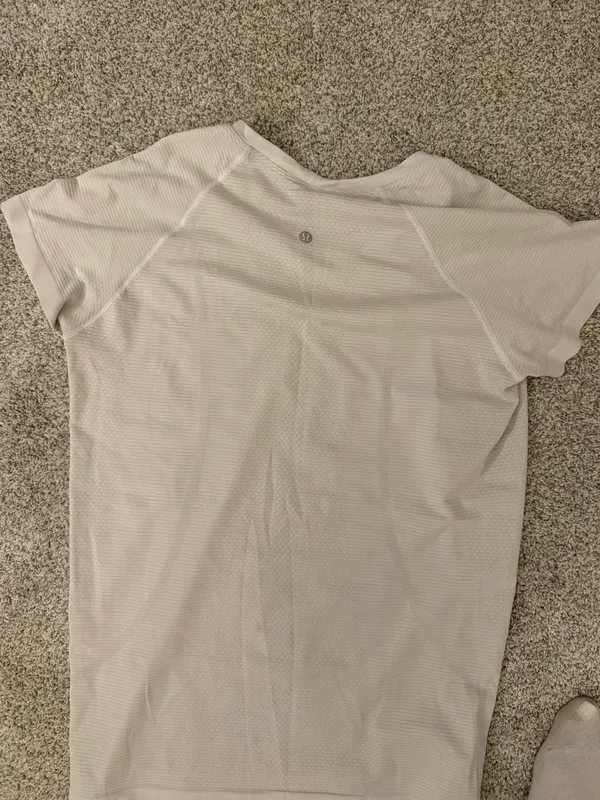 White Lululemon Swiftly Tech - Image 4