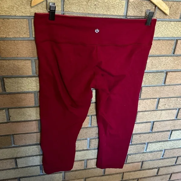 Lululemon Red & Pink Capri Cropped Legging Tight Size 10 - Image 2