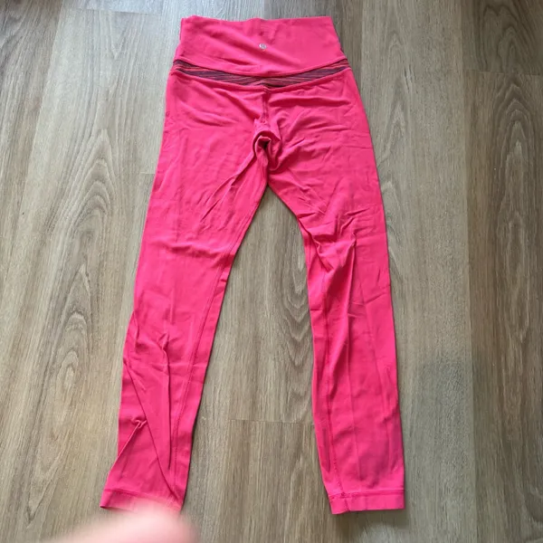 Lululemon Pink Cropped Leggings - Image 4