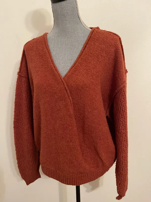 Free People Sweater Oversized Knit V-Neck. Size L - Image 7