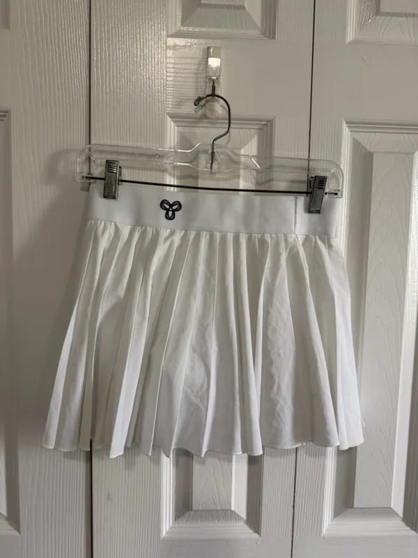 Aritzia Tna MOVE™ Tennis Mini Skater Skirt White Size Small - Image 3
