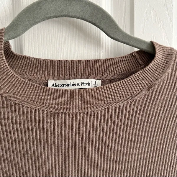 Abercrombie Fitted Crewneck Sweater Women’s Size Small - Image 2