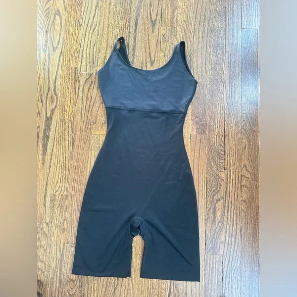 Aritzia TNA One Piece Bodysuit Crisscross Back Size M 2061 - Image 3