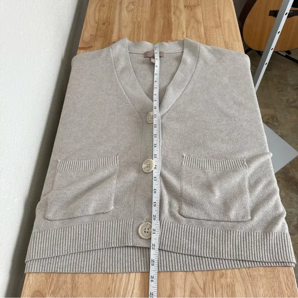 H&M Womens Cardigan Sweater Sz M Beige Big Button Chunky Knit Heavy Deep V Neck - Image 9
