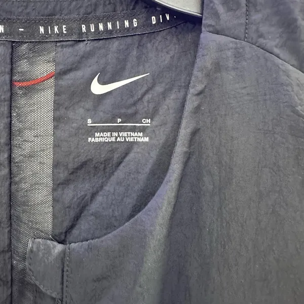 183. Nike sz small women vest - Image 3