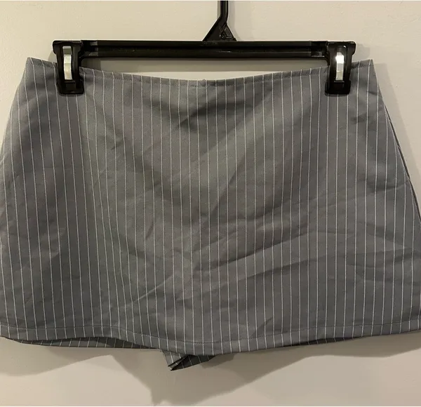 Princess Polly Can’t Sleep Skort Charcoal Stripe - Image 6