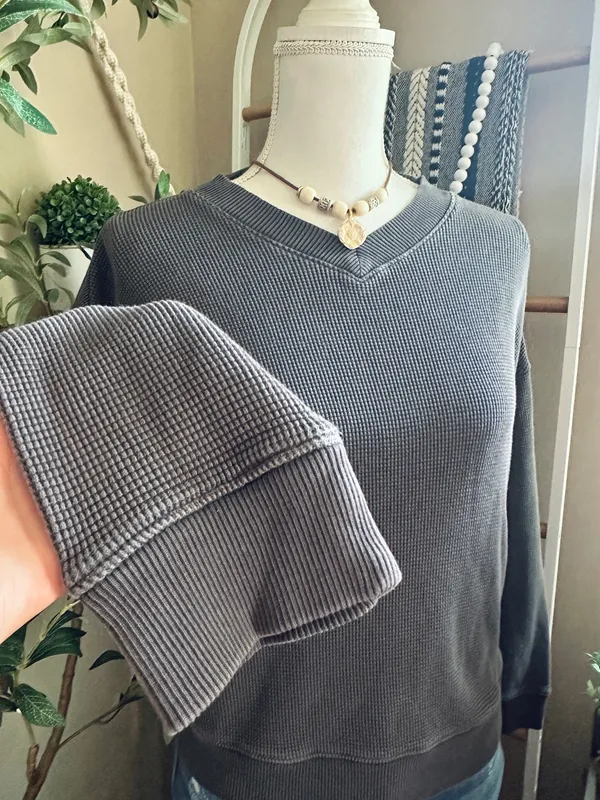 Madewell Gray Boxy Waffle Knit V-Neck Boxy Sweatshirt Tee Small - Image 4