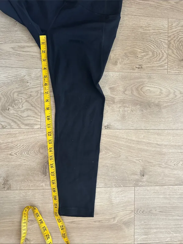 Crz yoga Butterluxe Pocket Legging 21” Black Capri, Size Medium, NWT - Image 7
