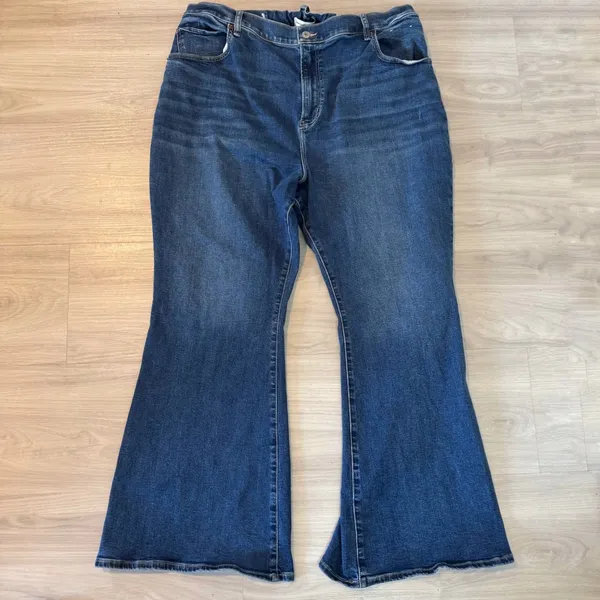 Abercrombie & Fitch curve love high rise flare jeans NWOT plus size 24 short - Image 2
