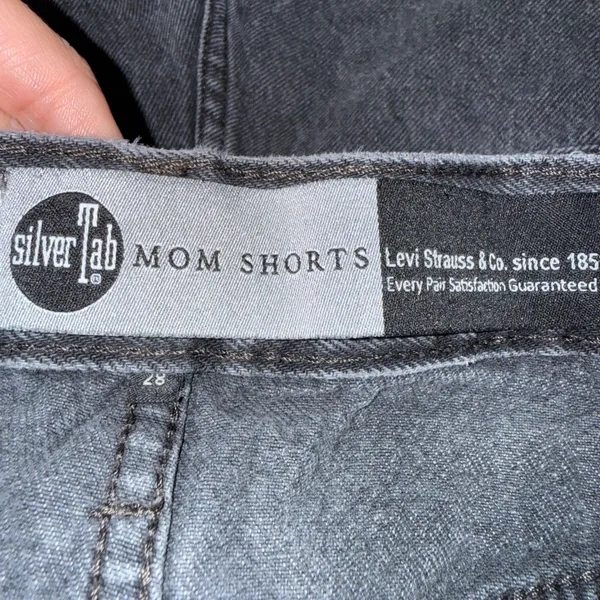 Levi's SilverTab Mom Shorts Women 28 Black Excellent High Waisted Denim - Image 3