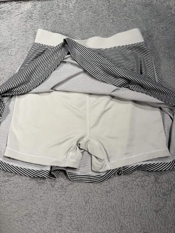 Nike Women's Black & White Striped Skort small - Image 10