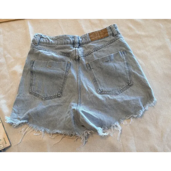 ZARA Womens Size 4 High Rise Denim Shorts Light Wash Button Fly Frayed Hem - Image 2