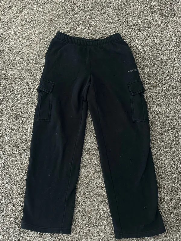 Aritzia Cozy Sweatfleece Mega Cargo Sweatpants - Image 2